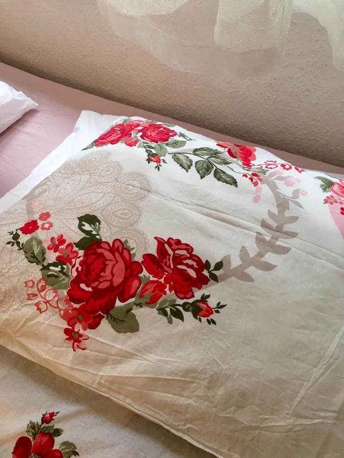 Romantic Two Bedroom Apartments In The Hills Of Budapest With Private Parking מראה חיצוני תמונה