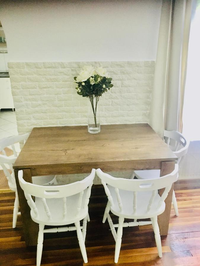 Romantic Two Bedroom Apartments In The Hills Of Budapest With Private Parking מראה חיצוני תמונה