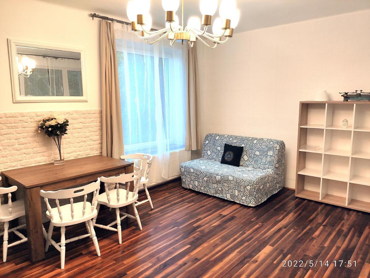 Romantic Two Bedroom Apartments In The Hills Of Budapest With Private Parking מראה חיצוני תמונה